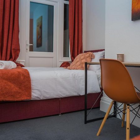 The Private Villa, Northampton Centre, 9 Beds, 5 Bedrooms, Sleeps 12 Kültér fotó
