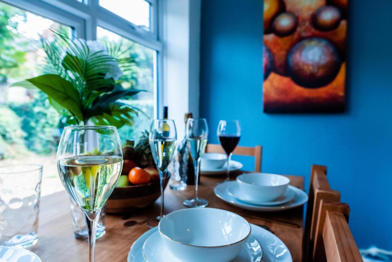 The Private Villa, Northampton Centre, 9 Beds, 5 Bedrooms, Sleeps 12 Kültér fotó
