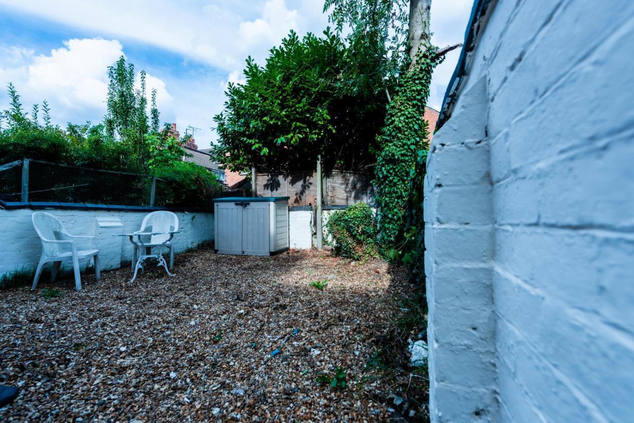 The Private Villa, Northampton Centre, 9 Beds, 5 Bedrooms, Sleeps 12 Kültér fotó