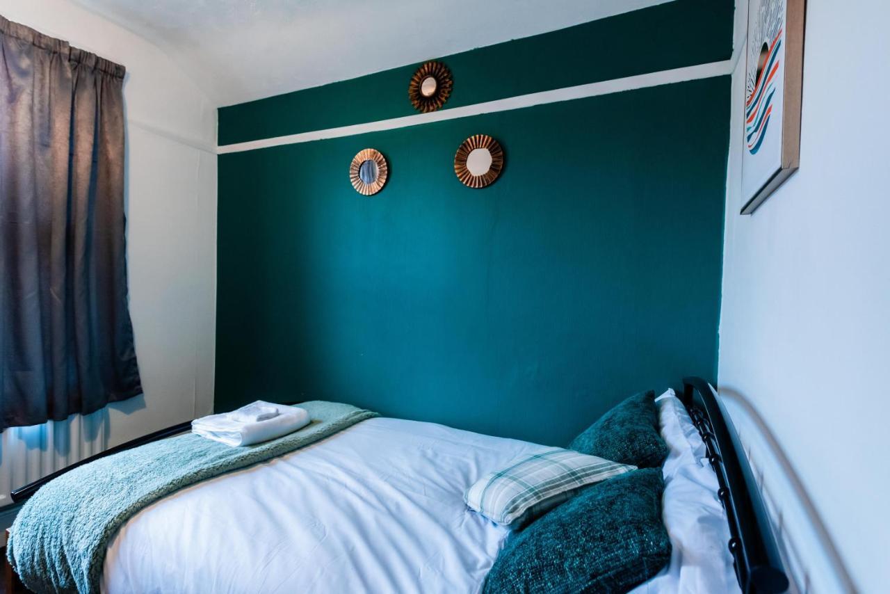 The Private Villa, Northampton Centre, 9 Beds, 5 Bedrooms, Sleeps 12 Kültér fotó