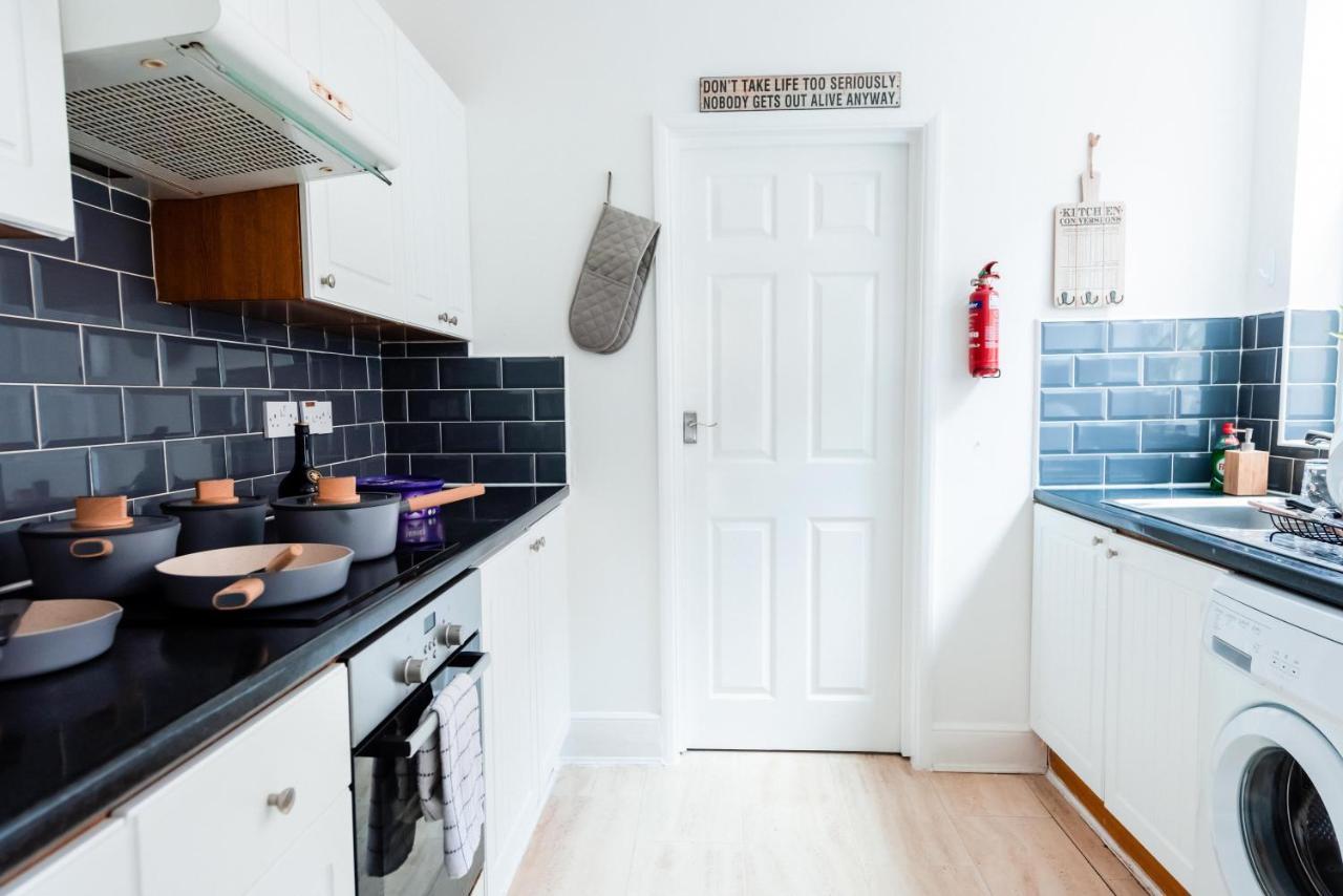 The Private Villa, Northampton Centre, 9 Beds, 5 Bedrooms, Sleeps 12 Kültér fotó