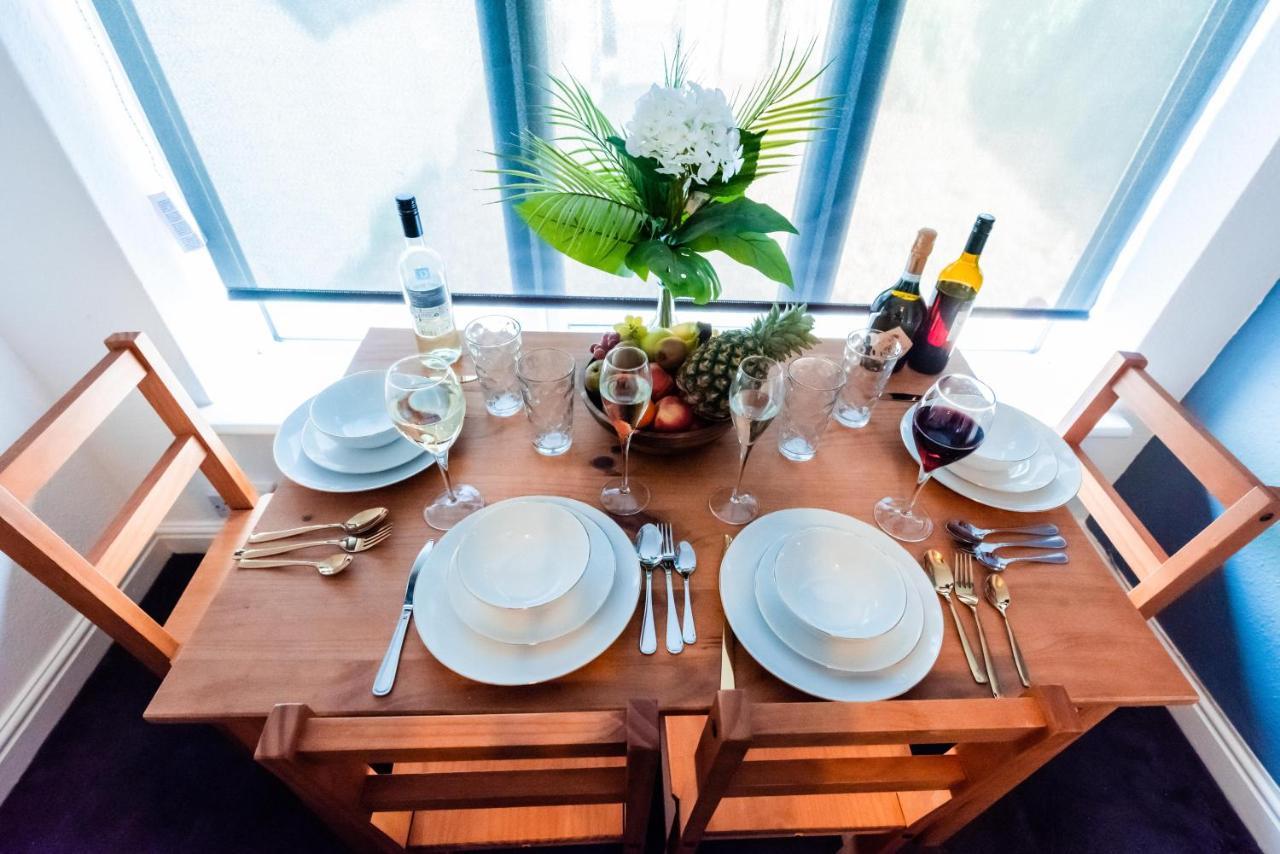 The Private Villa, Northampton Centre, 9 Beds, 5 Bedrooms, Sleeps 12 Kültér fotó