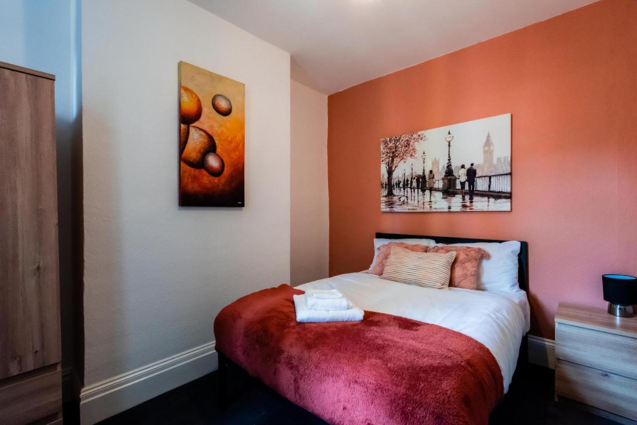 The Private Villa, Northampton Centre, 9 Beds, 5 Bedrooms, Sleeps 12 Kültér fotó