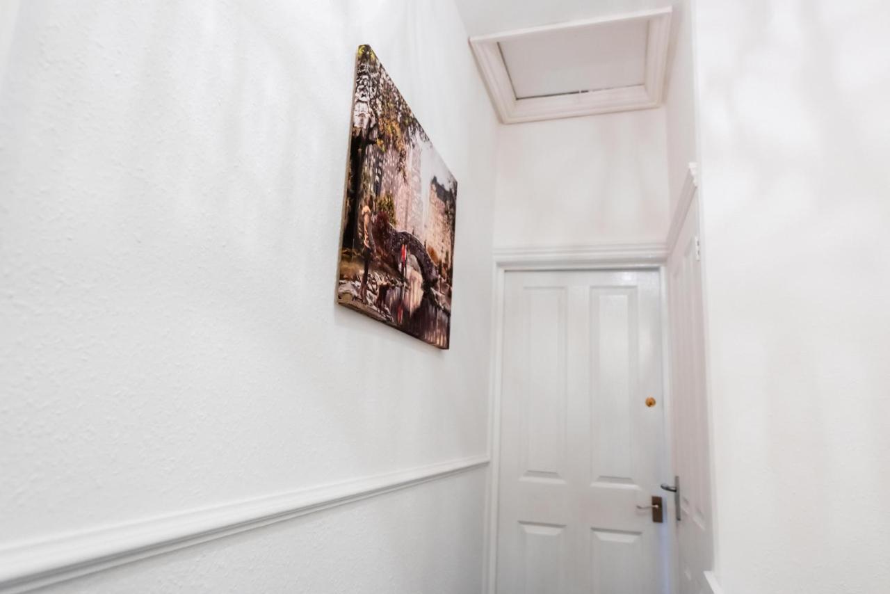 The Private Villa, Northampton Centre, 9 Beds, 5 Bedrooms, Sleeps 12 Kültér fotó