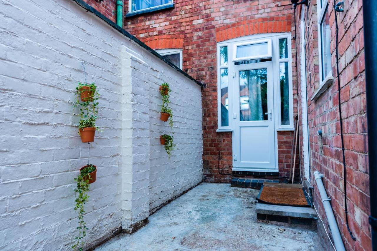 The Private Villa, Northampton Centre, 9 Beds, 5 Bedrooms, Sleeps 12 Kültér fotó