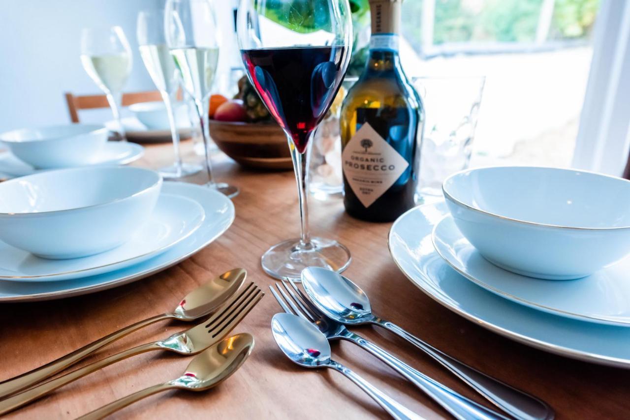 The Private Villa, Northampton Centre, 9 Beds, 5 Bedrooms, Sleeps 12 Kültér fotó