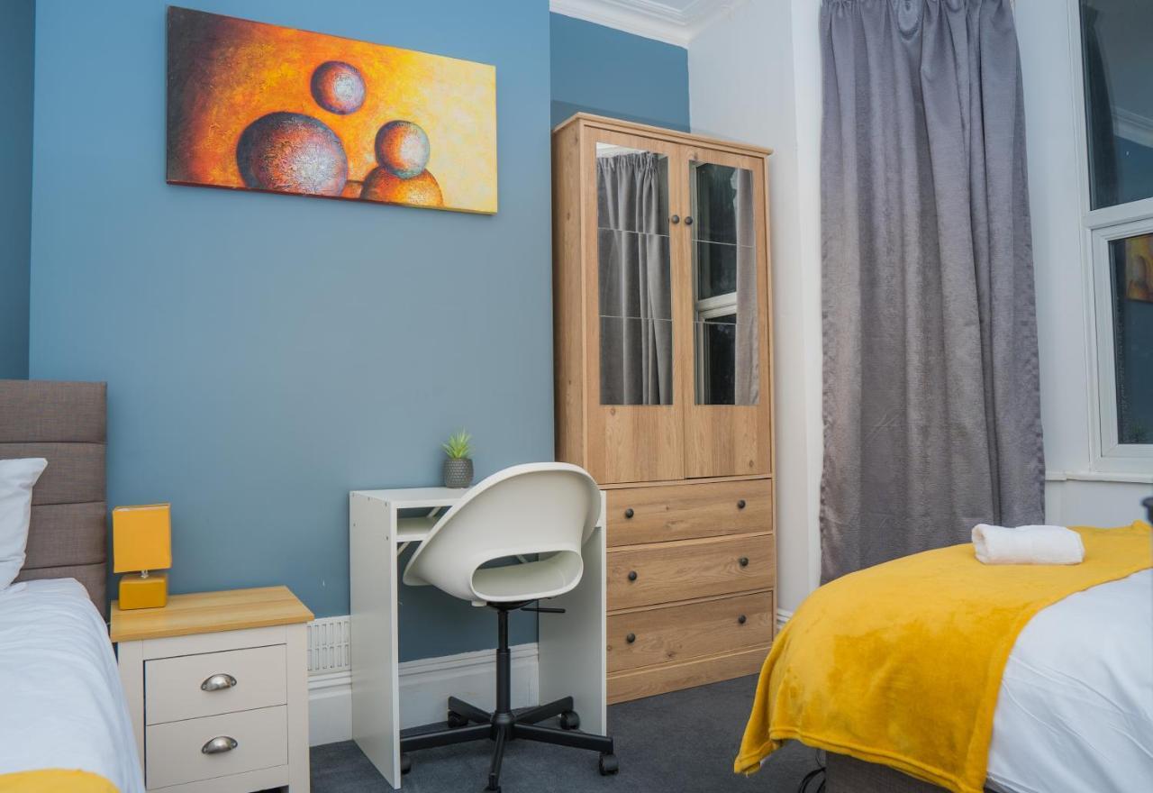 The Private Villa, Northampton Centre, 9 Beds, 5 Bedrooms, Sleeps 12 Kültér fotó