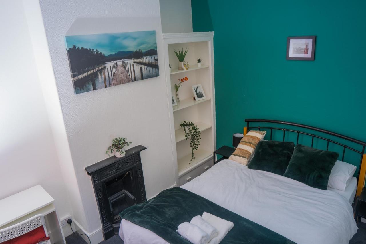 The Private Villa, Northampton Centre, 9 Beds, 5 Bedrooms, Sleeps 12 Kültér fotó