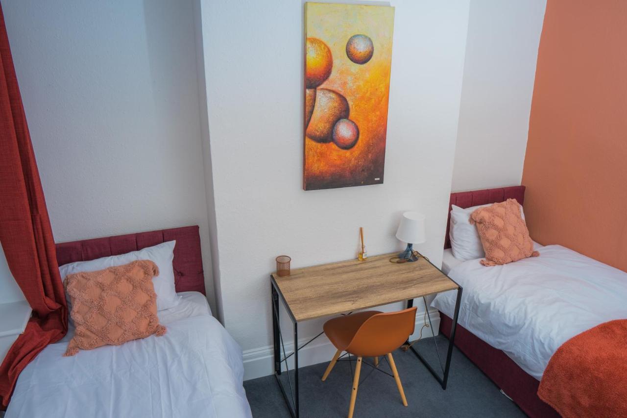 The Private Villa, Northampton Centre, 9 Beds, 5 Bedrooms, Sleeps 12 Kültér fotó