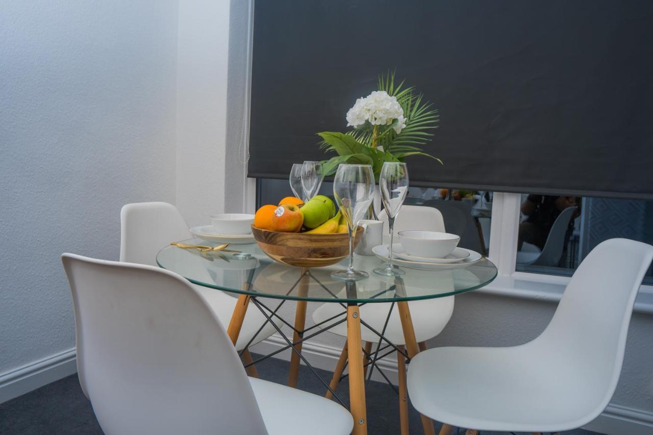 The Private Villa, Northampton Centre, 9 Beds, 5 Bedrooms, Sleeps 12 Kültér fotó