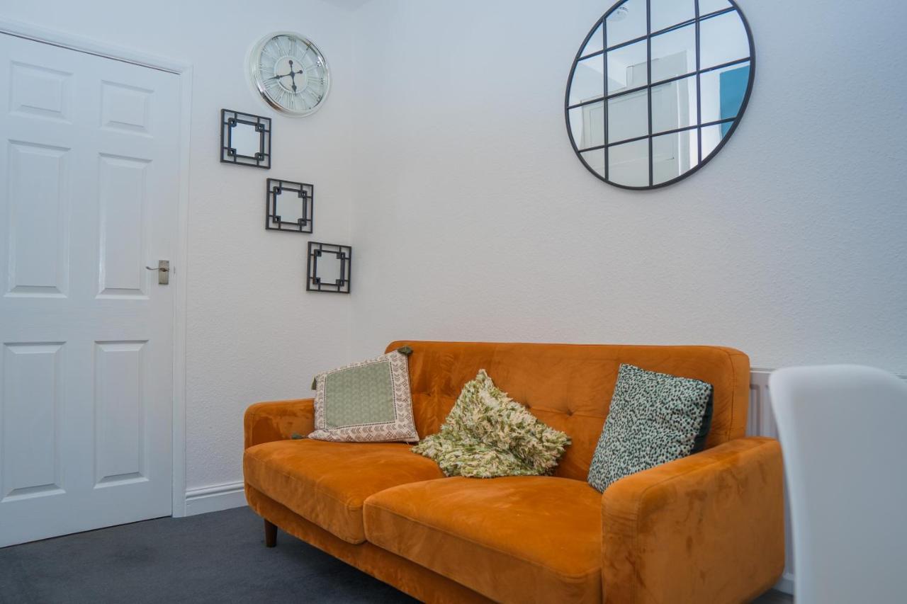 The Private Villa, Northampton Centre, 9 Beds, 5 Bedrooms, Sleeps 12 Kültér fotó