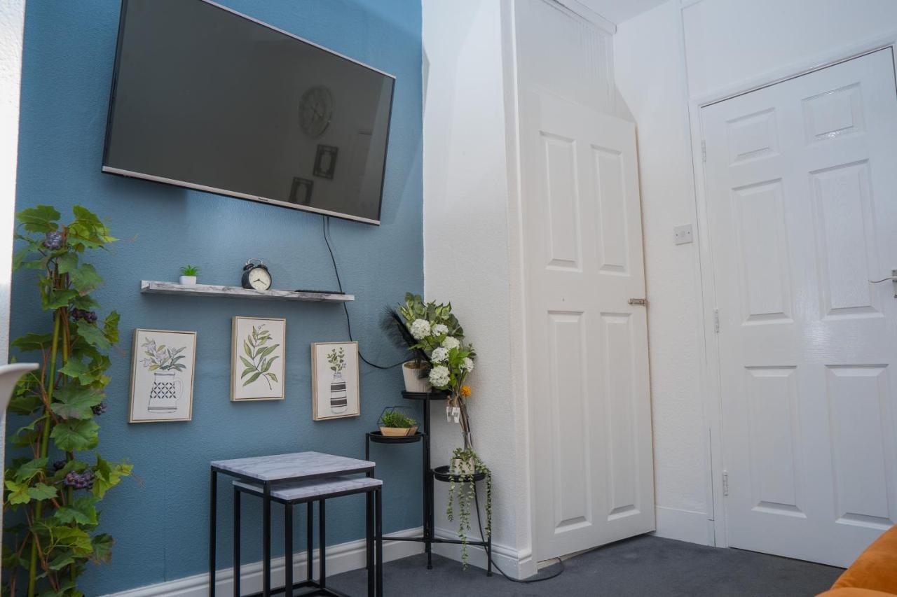 The Private Villa, Northampton Centre, 9 Beds, 5 Bedrooms, Sleeps 12 Kültér fotó