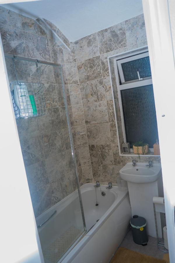 The Private Villa, Northampton Centre, 9 Beds, 5 Bedrooms, Sleeps 12 Kültér fotó