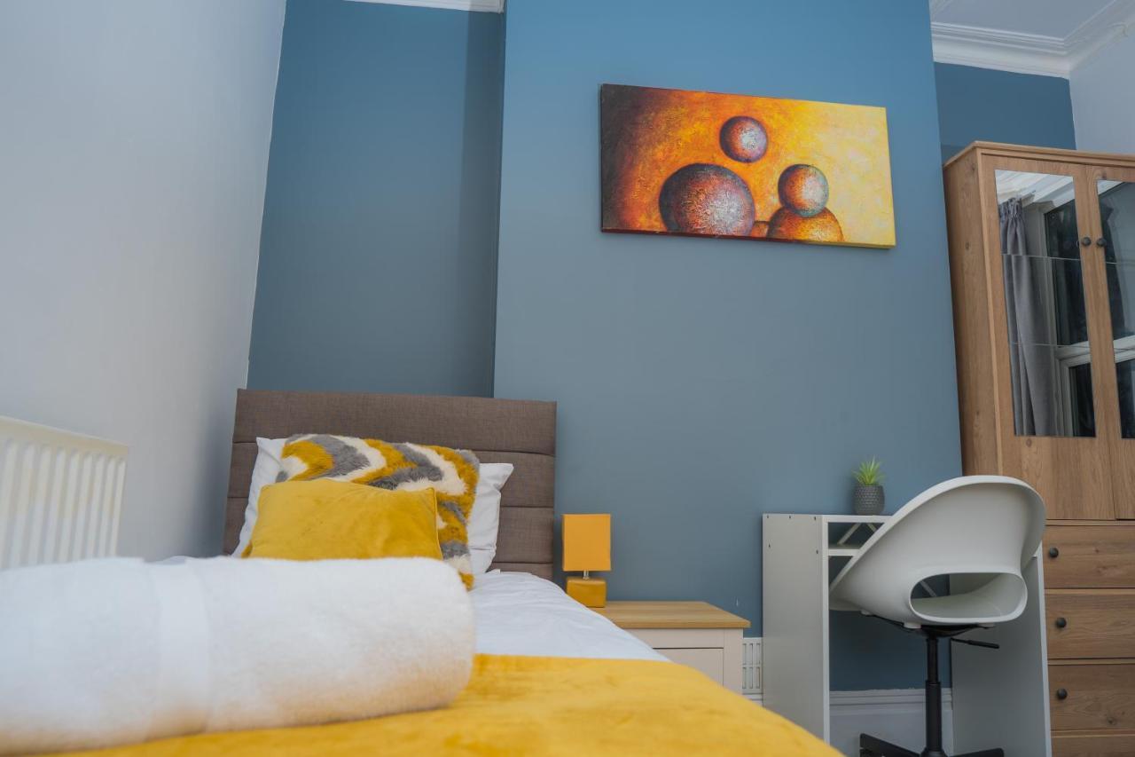 The Private Villa, Northampton Centre, 9 Beds, 5 Bedrooms, Sleeps 12 Kültér fotó