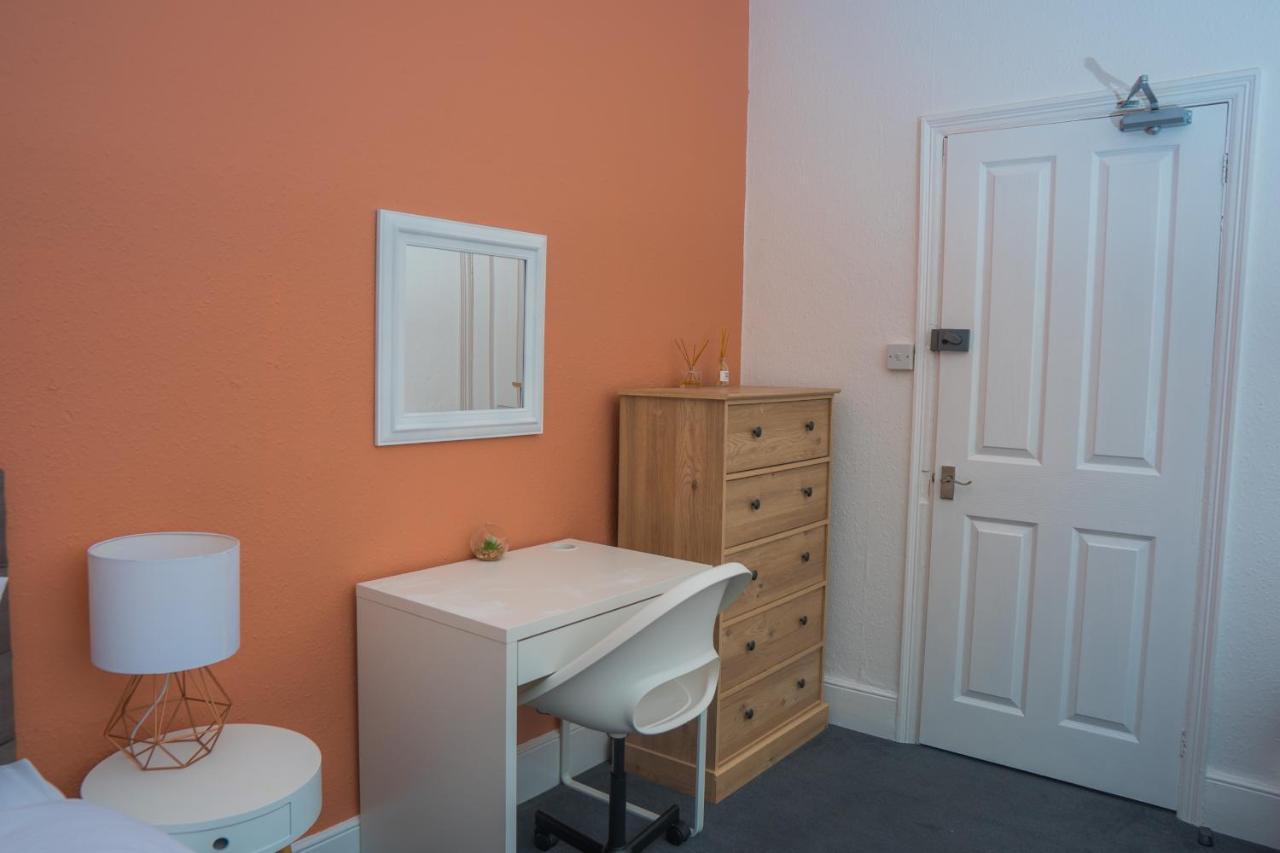 The Private Villa, Northampton Centre, 9 Beds, 5 Bedrooms, Sleeps 12 Kültér fotó
