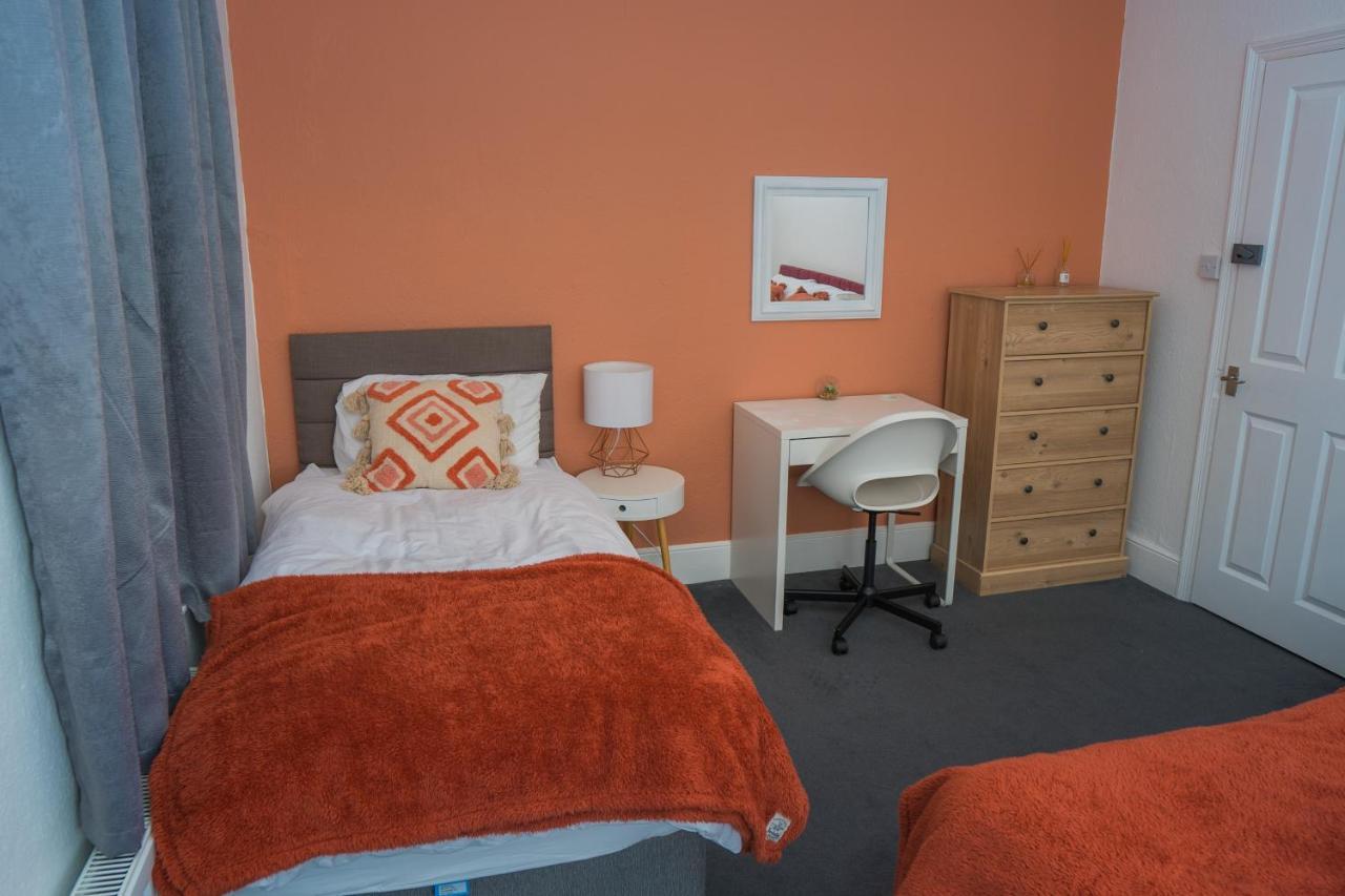 The Private Villa, Northampton Centre, 9 Beds, 5 Bedrooms, Sleeps 12 Kültér fotó