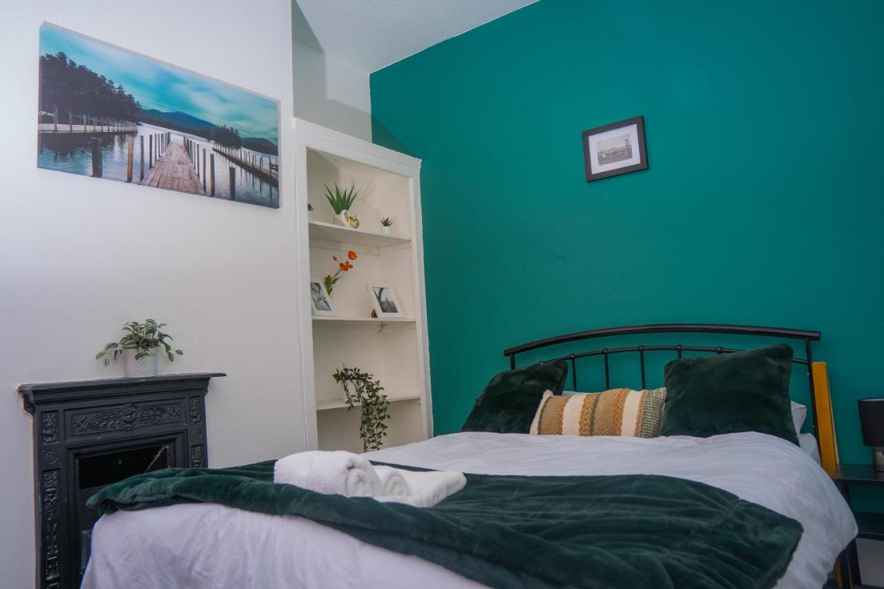 The Private Villa, Northampton Centre, 9 Beds, 5 Bedrooms, Sleeps 12 Kültér fotó