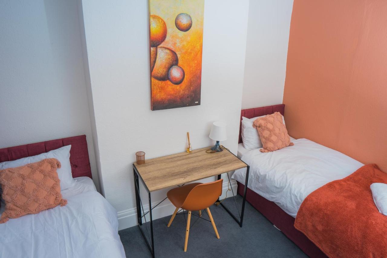 The Private Villa, Northampton Centre, 9 Beds, 5 Bedrooms, Sleeps 12 Kültér fotó