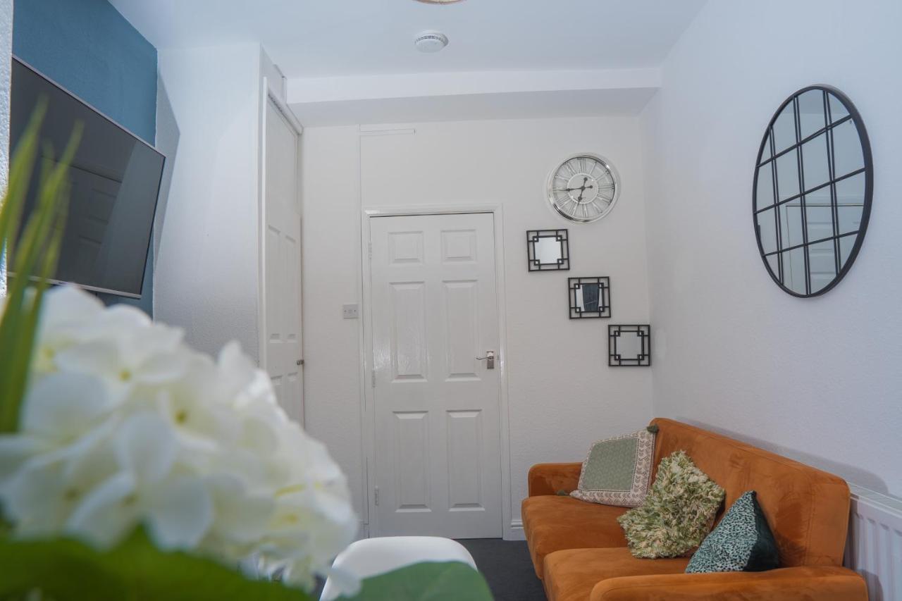 The Private Villa, Northampton Centre, 9 Beds, 5 Bedrooms, Sleeps 12 Kültér fotó