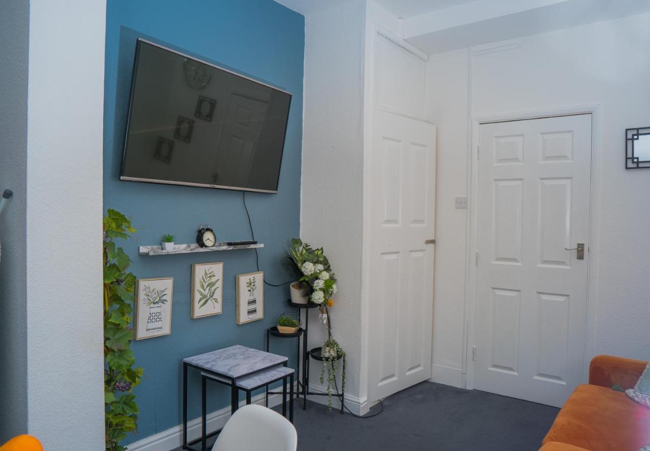 The Private Villa, Northampton Centre, 9 Beds, 5 Bedrooms, Sleeps 12 Kültér fotó