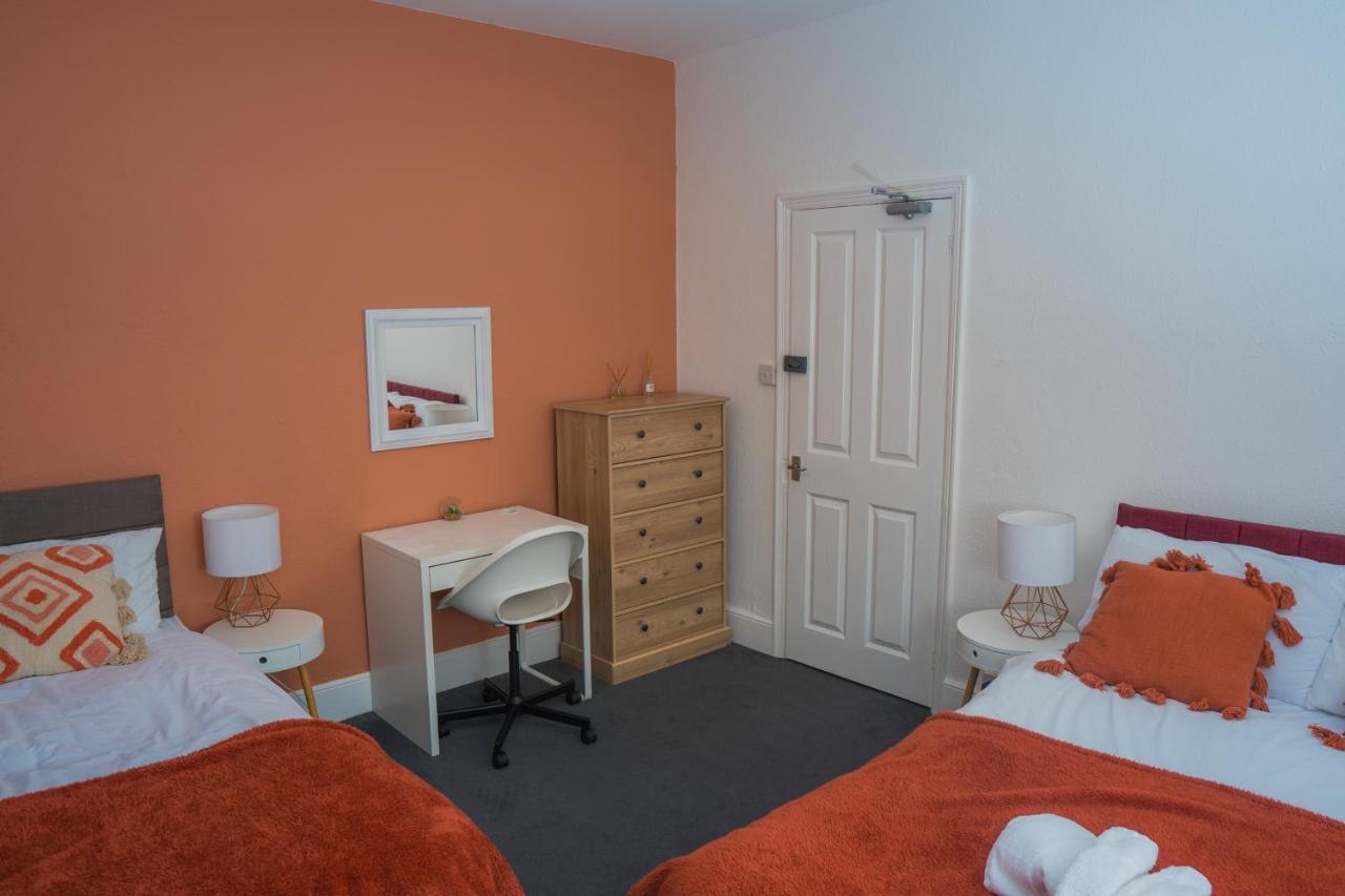 The Private Villa, Northampton Centre, 9 Beds, 5 Bedrooms, Sleeps 12 Kültér fotó